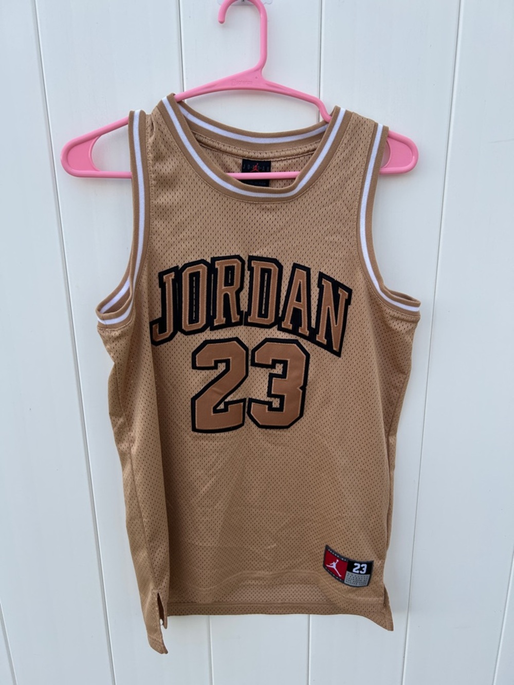 Jordan 23 Youth Large Mesh Flight Jersey Tan Gold
Jumpman Kids L